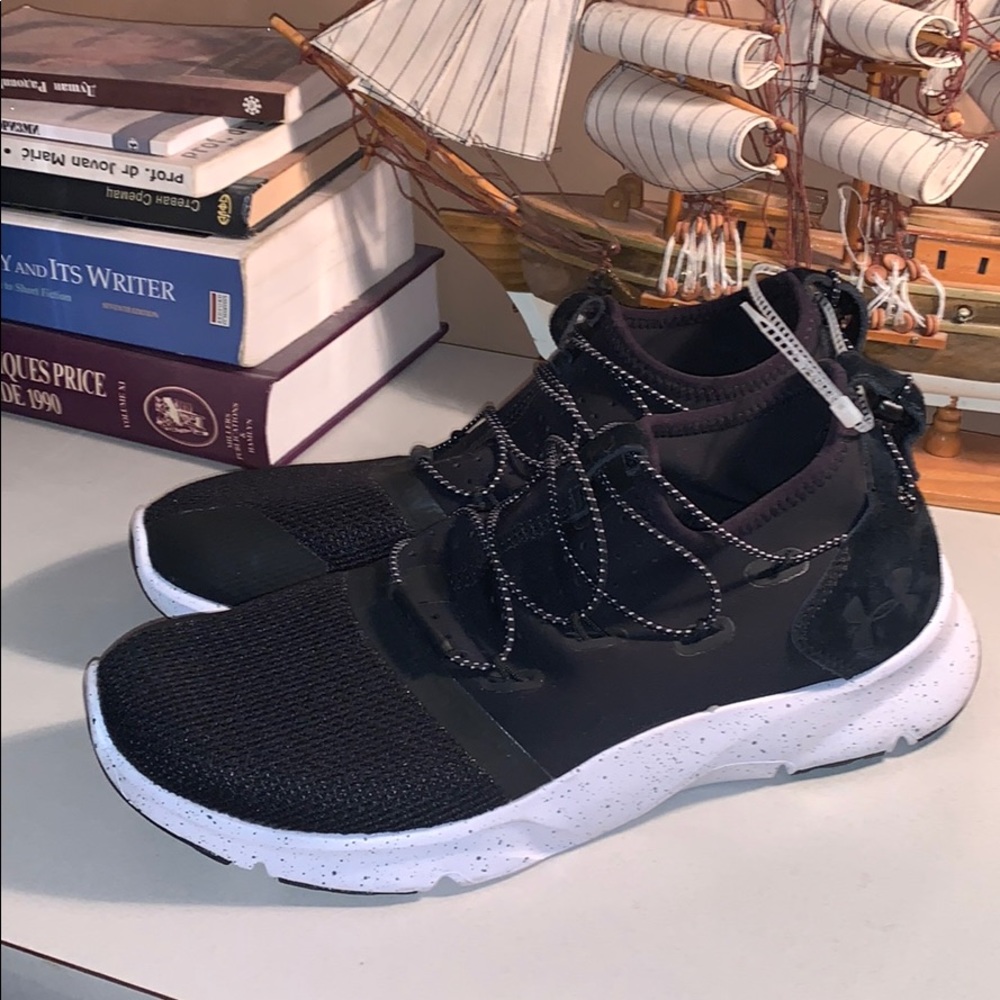 Under armor light running shoes